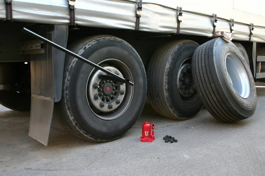 How Tire Changing Services Improve Roadside Safety in Las Vegas, NV